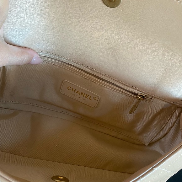 🦄 RARE Auth. Chanel 20P Med. center cutout flap - Picture 13 of 17